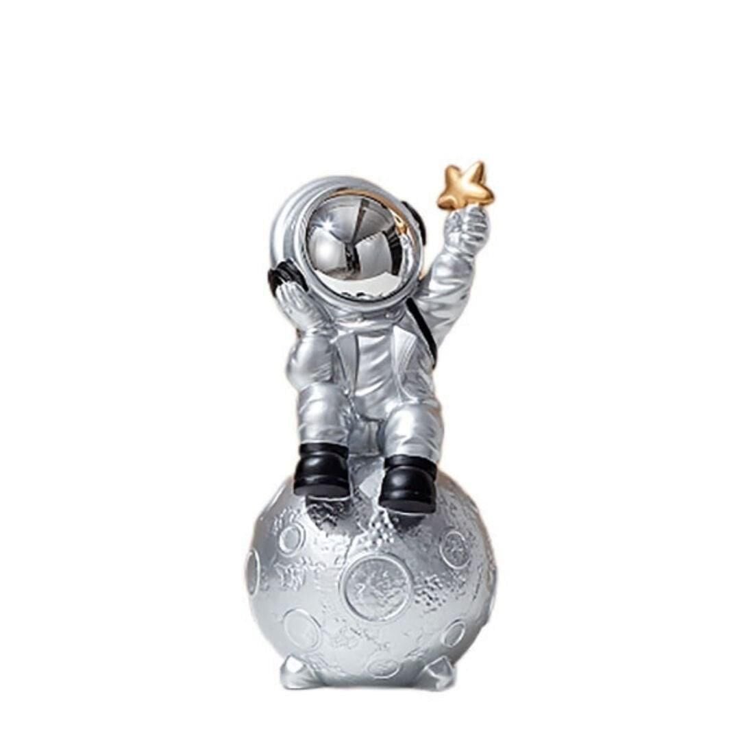 Astronaut On Moon Silver 12x13x26 Cm