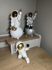Astronaut On Moon Silver 12x13x26 Cm