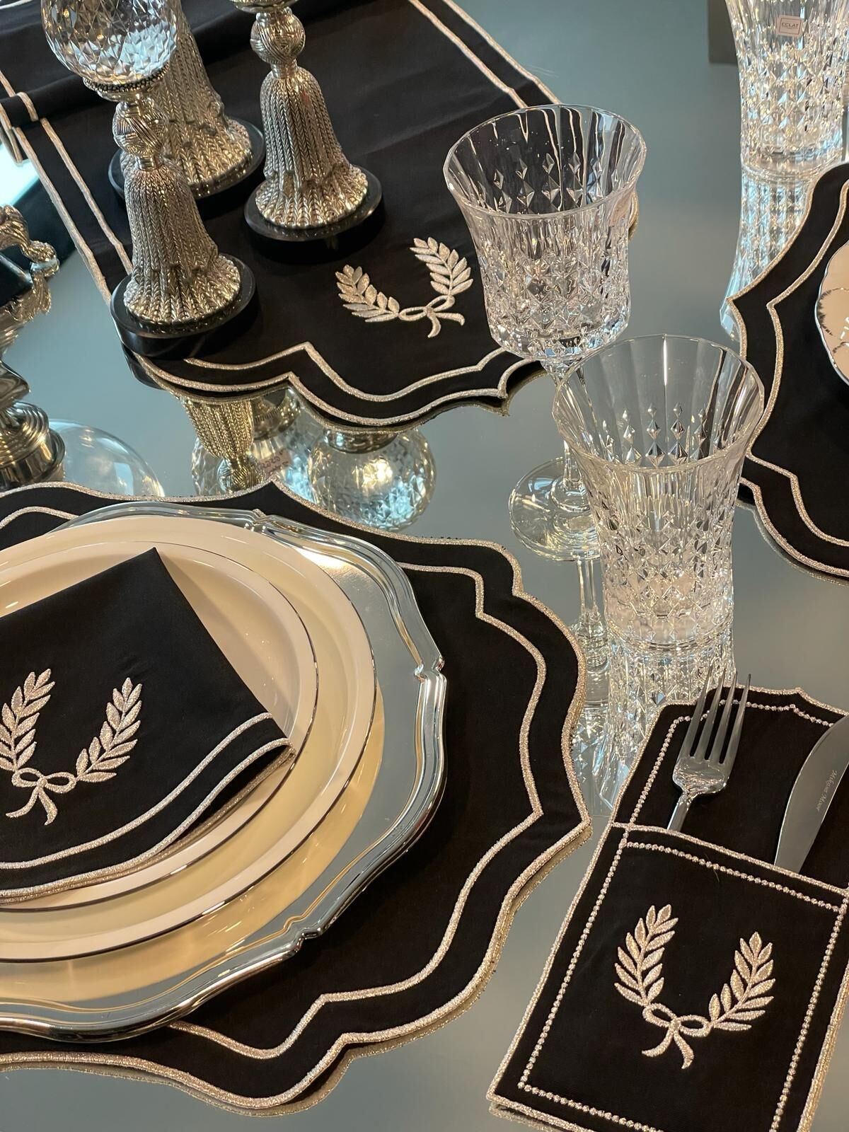 Gümüş Simli Siyah Fay Amerikan Servis 37x47 cm